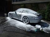 Porsche 911 (997) being snow foamed